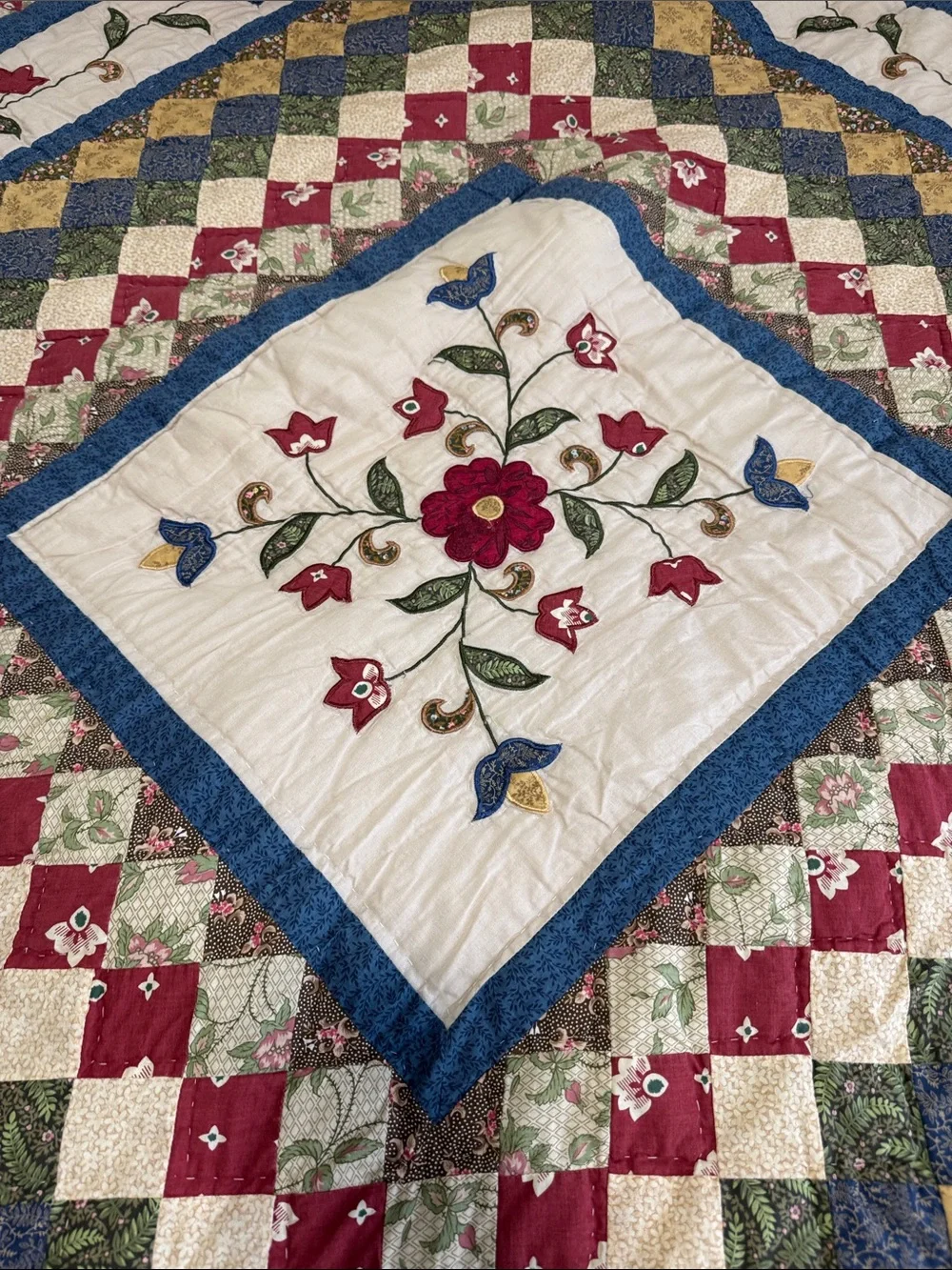 HANDMADE FLORAL VINTAGE-Inspired Patchwork Quilt - euc